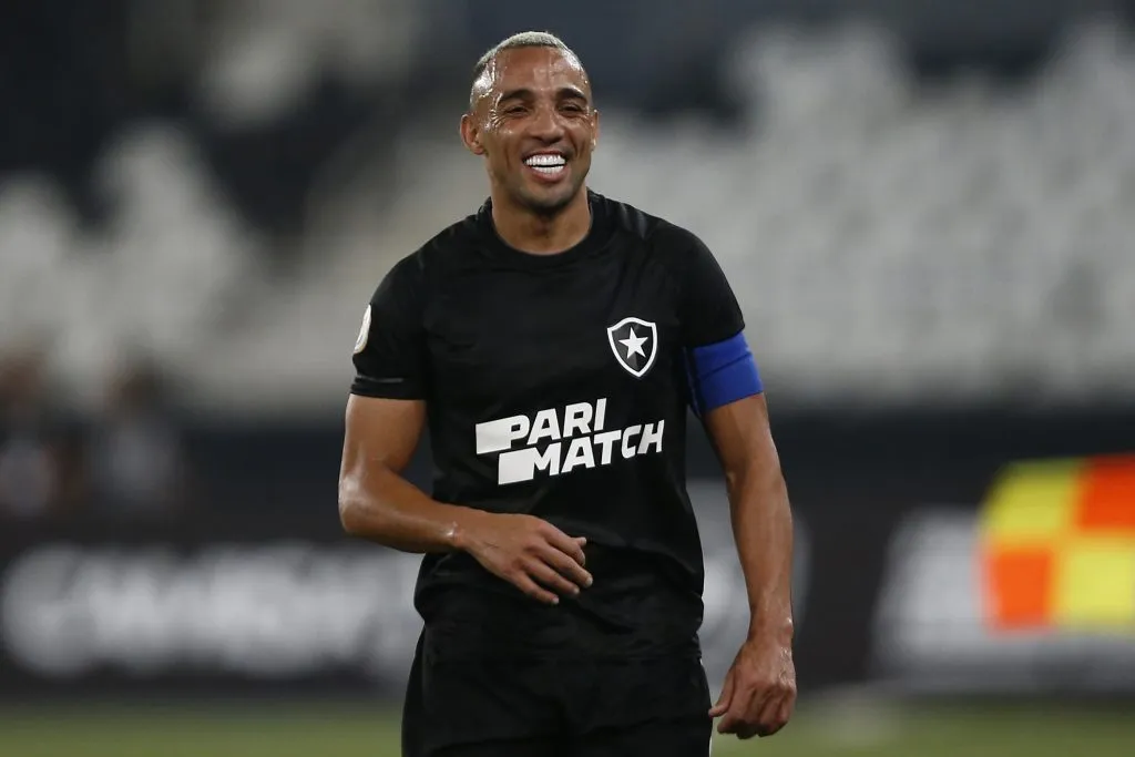 RIO DE JANEIRO, BRASIL – 15 DE JULHO: Marçal do Botafogo reage durante partida entre Botafogo e Red Bull Bragantino como parte do Brasileirão 2023 no Estádio Olímpico Nilton Santos em 15 de julho de 2023 no Rio de Janeiro, Brasil. (Foto: Wagner Meier/Getty Images)