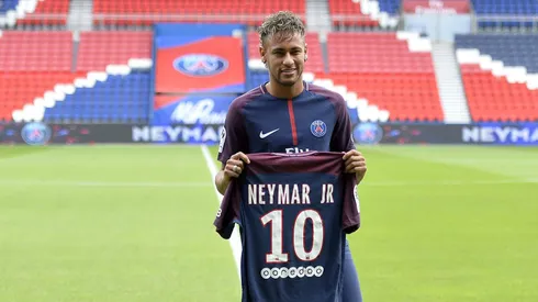 Neymar poses Paris Saint-Germain . (Photo by Aurelien Meunier/Getty Images)