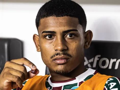 Fluminense recebe proposta em euros para vender John Kennedy e toma atitude