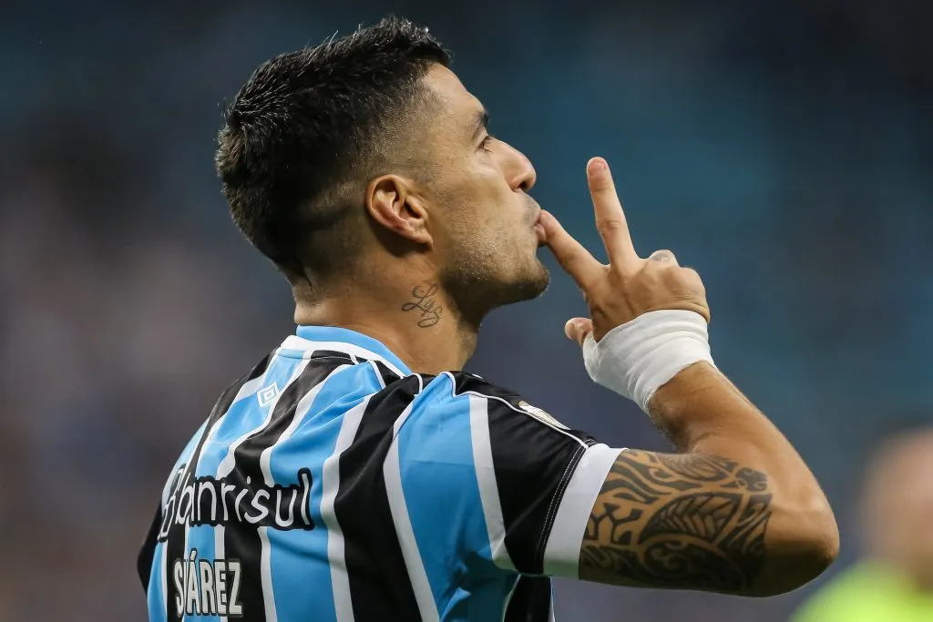 Torcida do Grêmio sente saudades de Suárez. Foto: Pedro H. Tesch/Getty Images