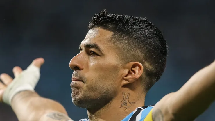 Suárez volta a ser assunto no Grêmio. Foto: Pedro H. Tesch/Getty Images