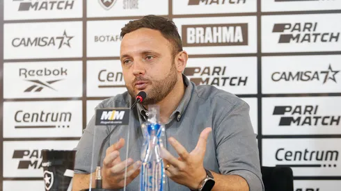 Mazzuco: dirigente abriu o jogo em coletiva no Botafogo (Foto: Vitor Silva/Botafogo/Divulgação)