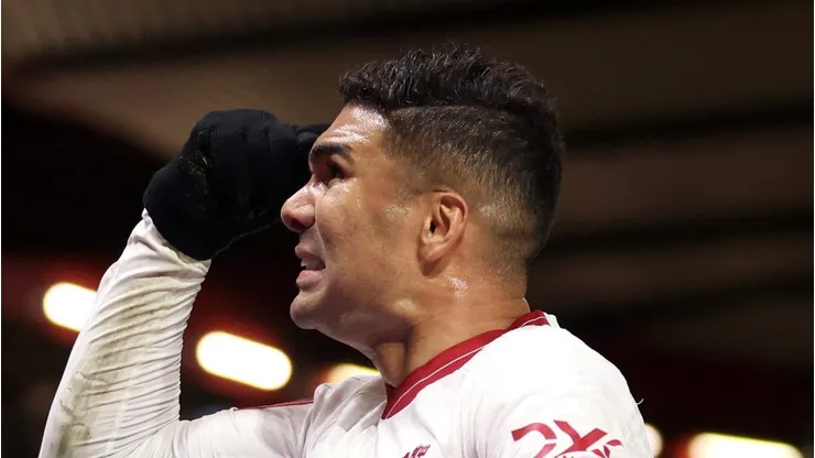 Casemiro marca gol importante no Manchester United. Foto: Catherine Ivill/Getty Images