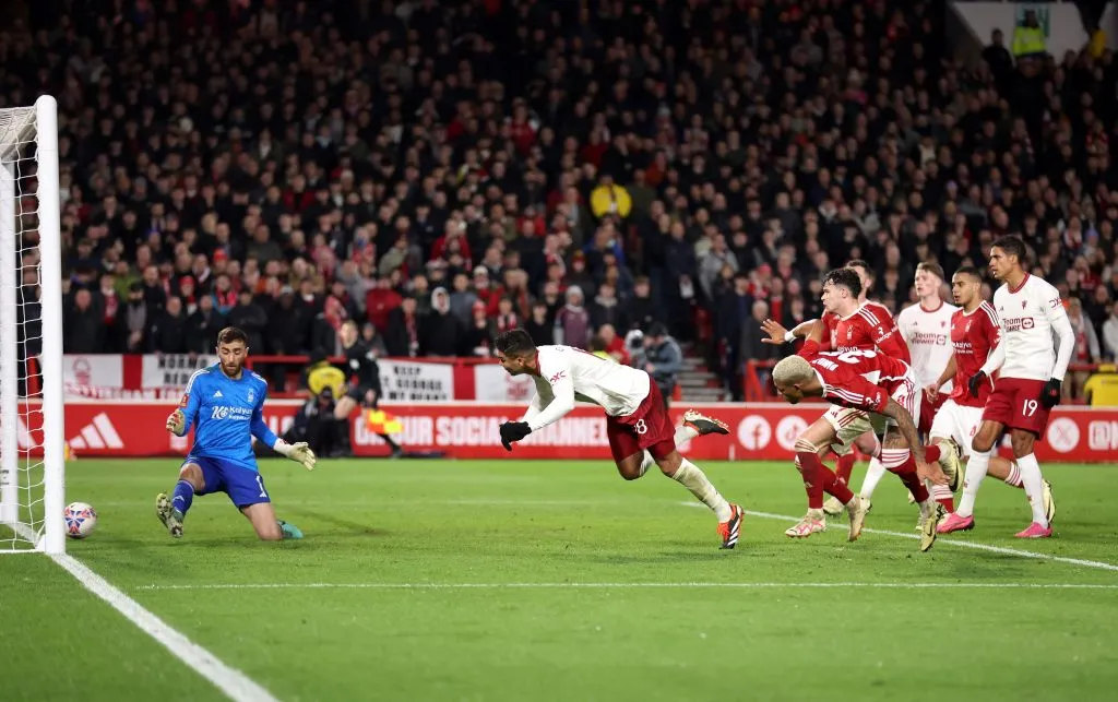 Momento do gol marcado por Casemiro no Manchester United. Foto: Catherine Ivill/Getty Images