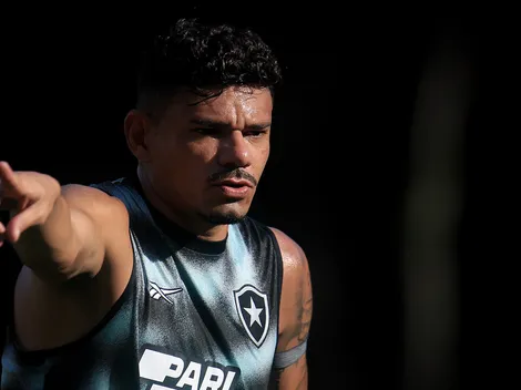 Botafogo tem cláusula de renovação automática de contrato com Tiquinho Soares