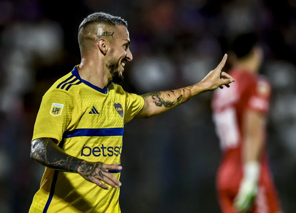 Darío Benedetto celebrando gol pelo Boca Juniors. (Photo by Marcelo Endelli/Getty Images)