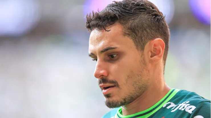 Raphael Veiga jogador do Palmeiras durante partida contra o Botafogo no estadio Arena Allianz Parque pelo campeonato BRASILEIRO A 2023. Foto: Marcello Zambrana/AGIF