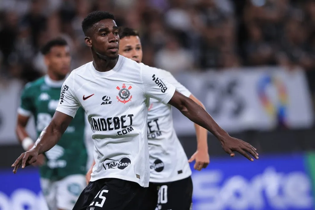 Félix Torres em ação pelo Corinthians. Foto: Ettore Chiereguini/AGIF