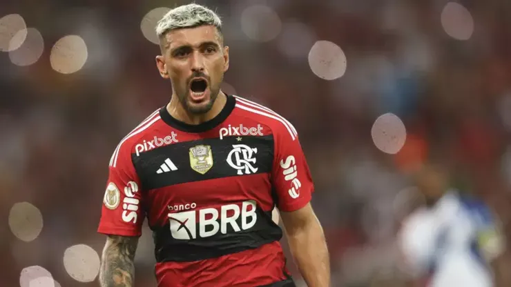 Arrascaeta motivo elenco do Flamengo no vestiário (Foto: Gilvan de Souza / CRF / Divulgação)