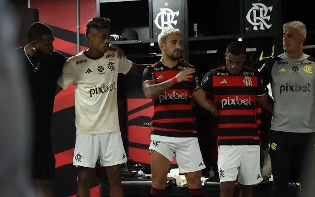 Arrascaeta discursou no vestiário (Foto: Reprodução / FLATV)