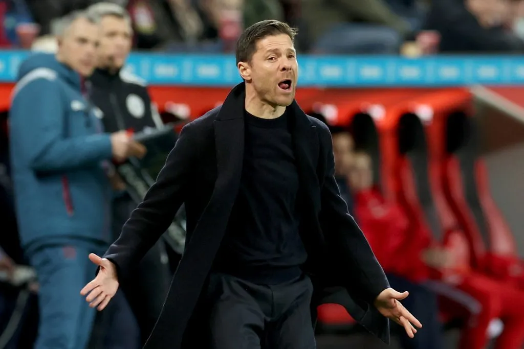 Xabi Alonso em partida contra o Mainz 05. Photo by Alexander Hassenstein/Getty Images)