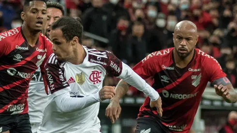 Corinthians abre conversas para fechar com reforço de peso após pedido de António Oliveira. Foto: Robson Mafra/AGIF