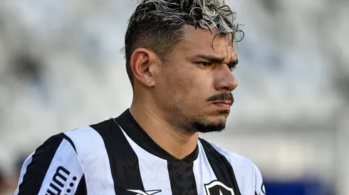 Torcedores sugerem troca de jogadores envolvedo atletas do Botafogo e São Paulo. Foto: Thiago Ribeiro/AGIF