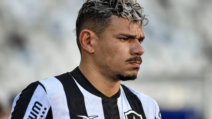 Torcedores sugerem troca de jogadores envolvedo atletas do Botafogo e São Paulo. Foto: Thiago Ribeiro/AGIF