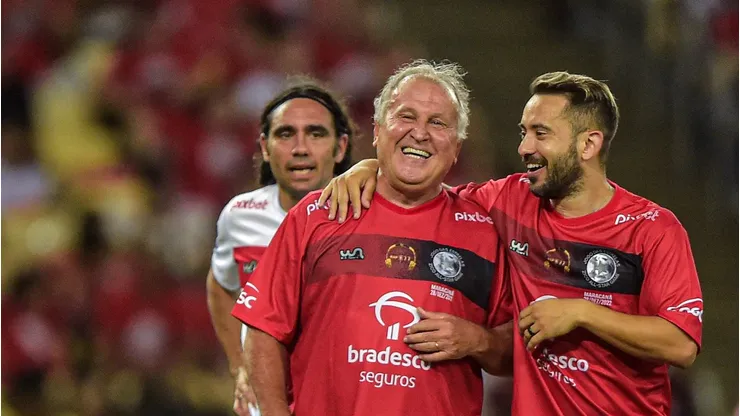 Torcedores do Flamengo montam o ataque ideal do Mengão na história. Foto: Thiago Ribeiro/AGIF