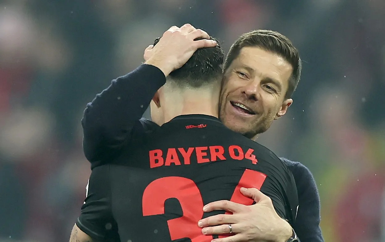 Bayer Leverkusen tem a maior sequência invicta do futebol alemão. Foto: Lars Baron/Getty Images