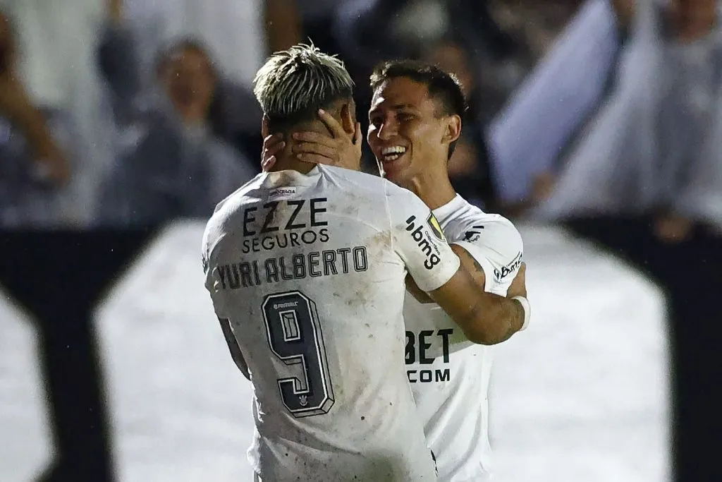 Yuri Alberto e Rojas. Foto: Thiago Calil/AGIF