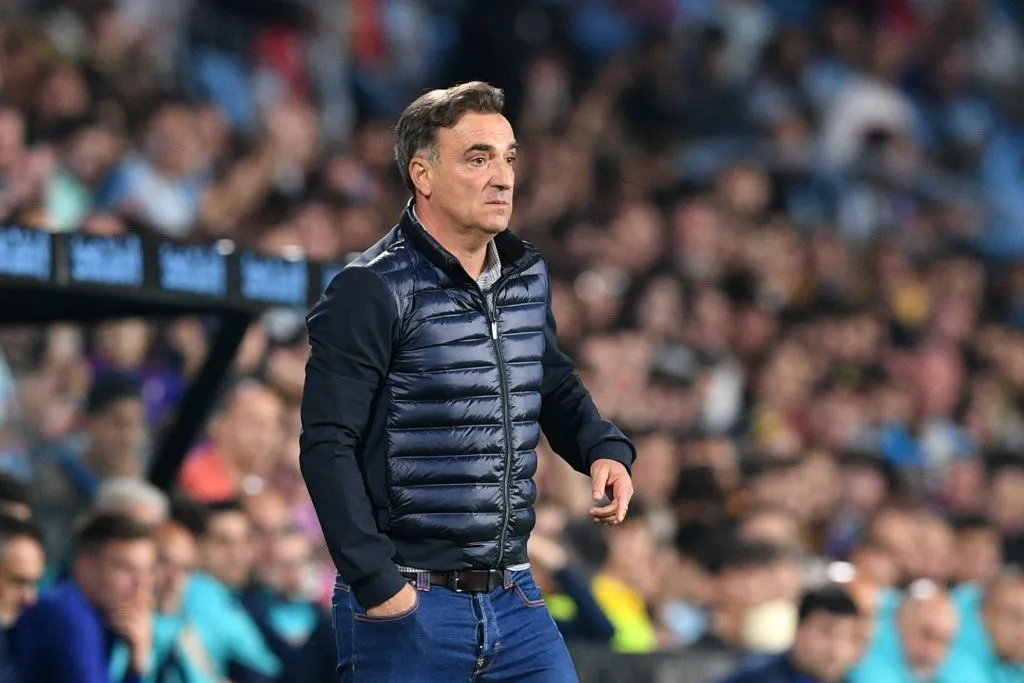 Carlos Carvalhal em jogo contra o Barcelona. (Photo by Octavio Passos/Getty Images)