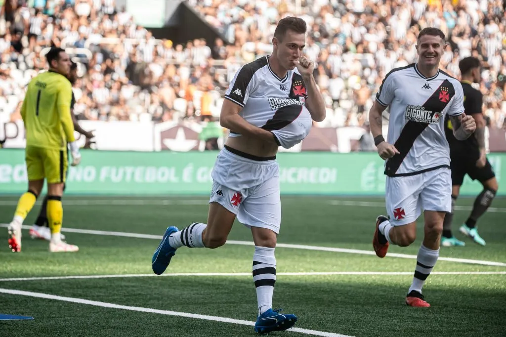 Lucas Piton comemora gol na vitória do Vasco por 4 a 2 sobre o Botafogo. Foto: Leandro Amorim/Vasco