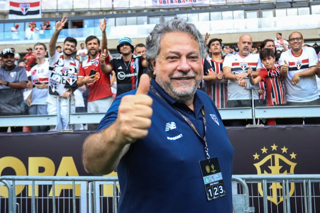 Casares tira foto no Mineirão pela Supercopa do Rei. Foto: Rodney Costa / São Paulo FC
