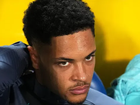 Torcida manda a real para Xavi sobre Vitor Roque de fora no Barcelona