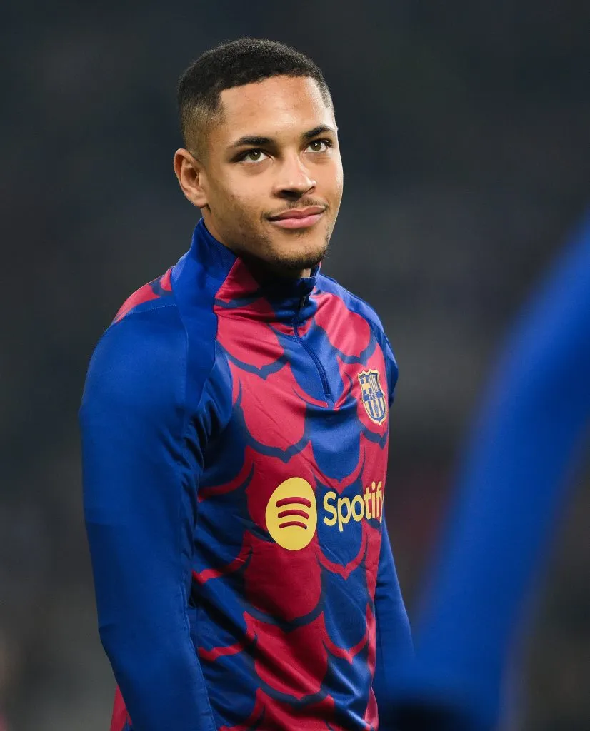 Vitor Roque é barrado por Xavi no Barcelona. Foto: David Ramos/Getty Images