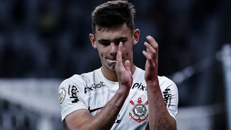 SP - SAO PAULO - 09/11/2023 - BRASILEIRO A 2023, CORINTHIANS X ATLETICO-MG - Gabriel Moscardo jogador do Corinthians deixa o campo apos partida contra o Atletico-MG no estadio Arena Corinthians pelo campeonato Brasileiro A 2023. Foto: Fabio Giannelli/AGIF