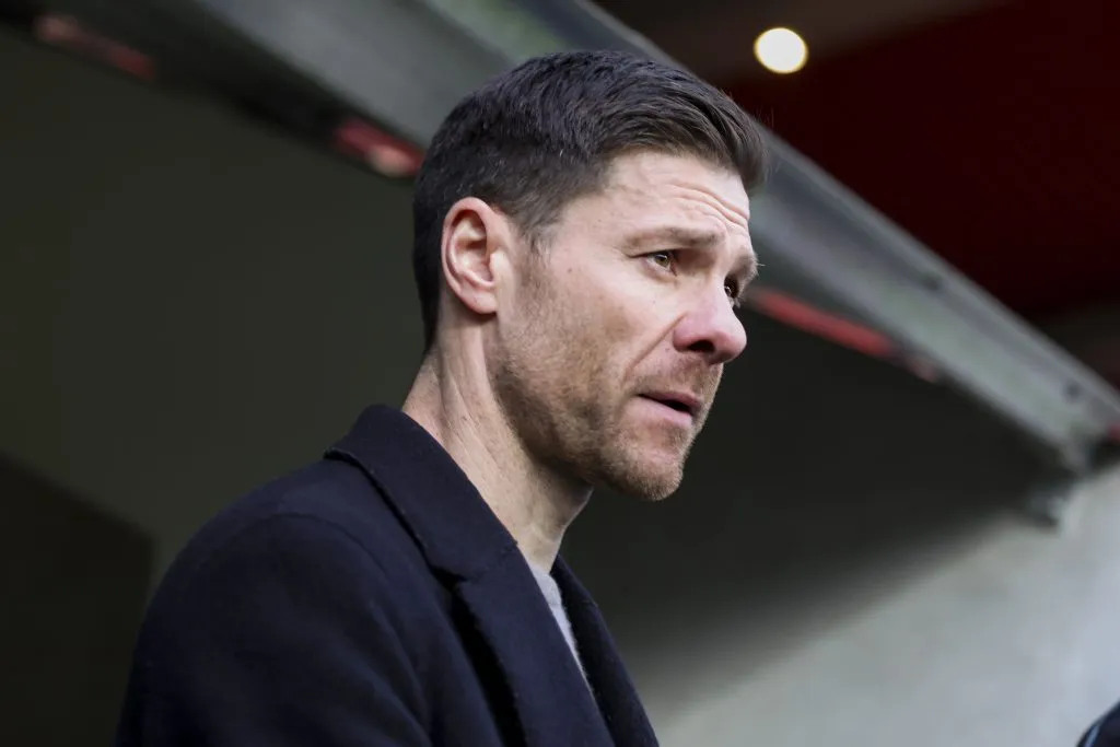 Xabi se aproxima do Liverpool. (Photo by Jan Hetfleisch/Getty Images)
