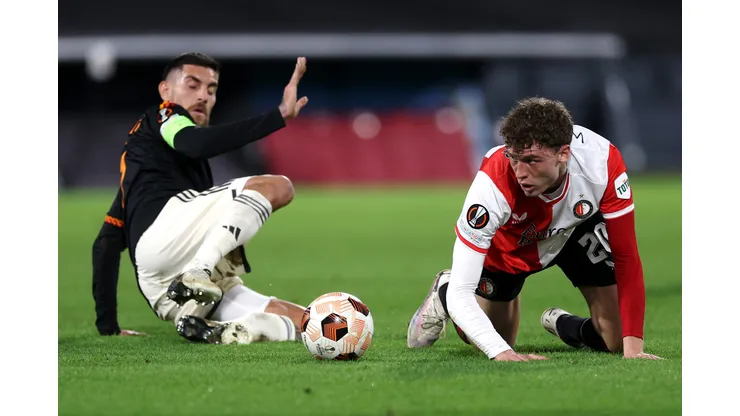 Feyenoord e Roma se encontram pelo terceiro ano consecutivo em competições europeias. Registro do jogo de ida, em Roterdã, pela Liga Europa (Foto: Dean Mouhtaropoulos/Getty Images)