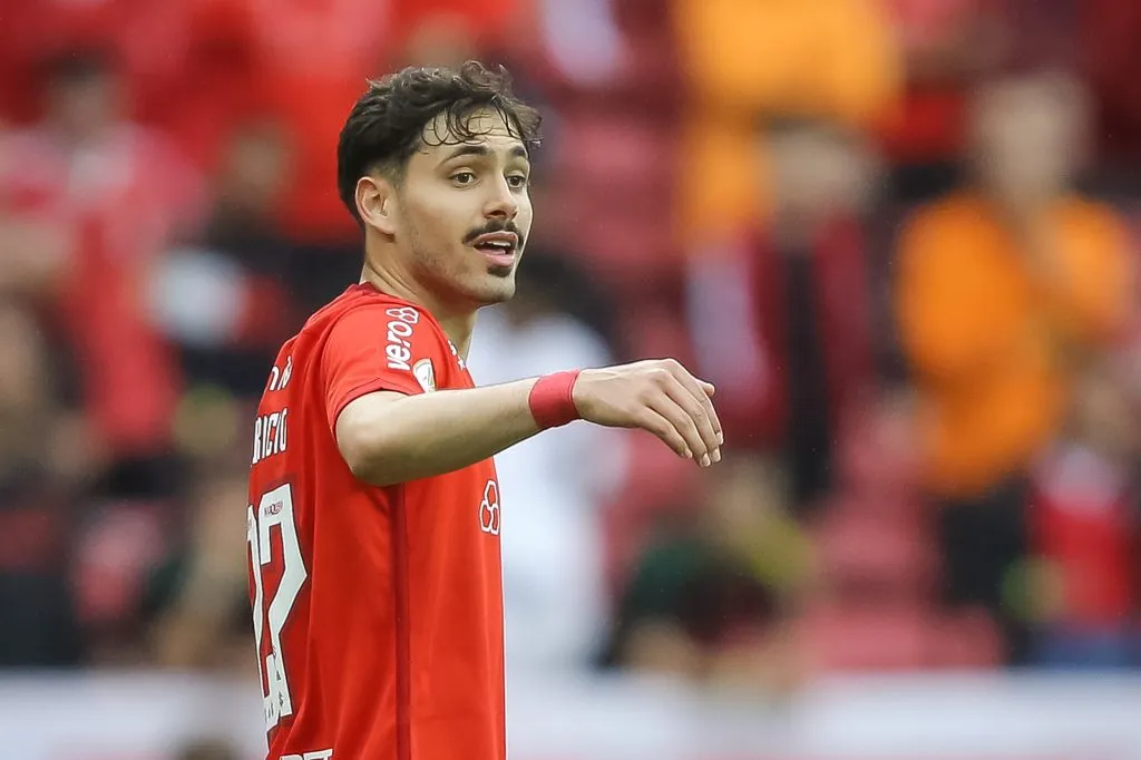Maurício em ação pelo Internacional (Photo by Pedro H. Tesch/Getty Images)