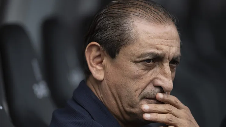 RJ - RIO DE JANEIRO - 18/02/2024 - CARIOCA 2024, BOTAFOGO X VASCO - Ramon Diaz tecnico do Vasco durante partida contra o Botafogo no estadio Engenhao pelo campeonato Carioca 2024. Foto: Jorge Rodrigues/AGIF