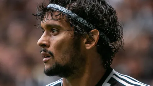 Atlético Mineiro tenta acordo com meia do rival para jogar com Scarpa. Foto: Fernando Moreno/AGIF