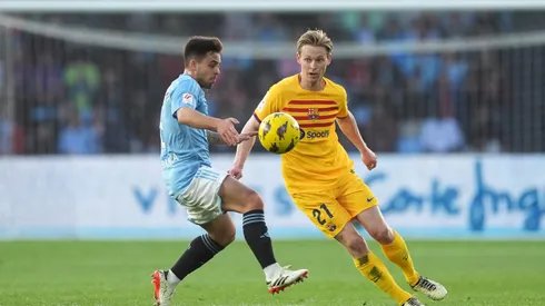 Frenkie de Jong em campo pelo Barcelona contra o Celta, por La Liga, no estádio Balaídos (Foto: Juan Manuel Serrano Arce/Getty Images)