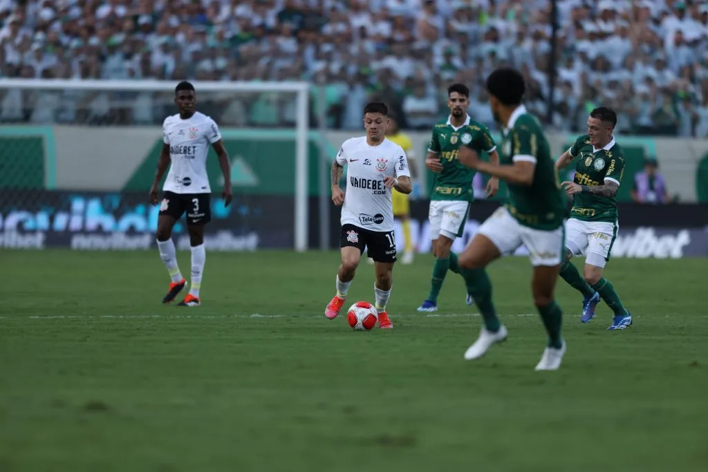SP – BARUERI – 18/02/2024 – PAULISTA 2024, PALMEIRAS X CORINTHIANS – Rodrigo Garro do Corinthians durante partida contra o Palmeiras no estadio Arena Barueri pelo campeonato Paulista 2024. Foto: Leonardo Lima/AGIF