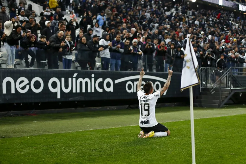 Gustavo Mosquito celebrando gol pelo Corinthians. (Photo by Ricardo Moreira/Getty Images)