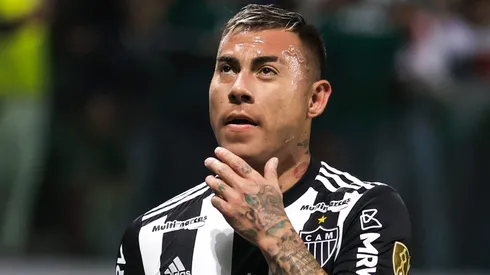 SP - Sao Paulo - 10/08/2022 - LIBERTADORES 2022, PALMEIRAS X ATLETICO-MG - Eduardo Vargas jogador do Atletico-MG recebe cartao vermelho do arbitro durante partida contra o Palmeiras no estadio Arena Allianz Parque pelo campeonato Copa Libertadores 2022. Foto: Marcello Zambrana/AGIF