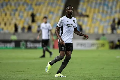 Luiz Henrique foi a principal contratação do Fogão. Foto: Thiago Ribeiro/AGIF