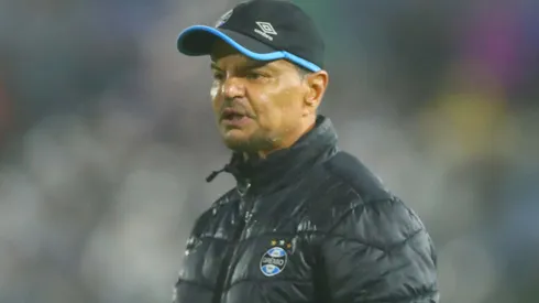 Alexandre Mendes: auxiliar defendeu jogador do Grêmio (Foto: Lucas Uebel/Grêmio/Divulgação)