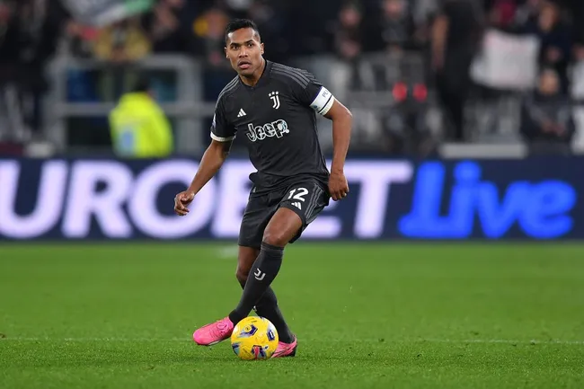 Alex Sandro pela Juventus no Campeonato Italiano. (Photo by Valerio Pennicino/Getty Images)
