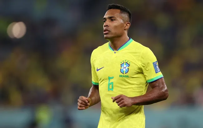 Alex Sandro durante a Copa do Mundo de 2022. (Photo by Julian Finney/Getty Images)