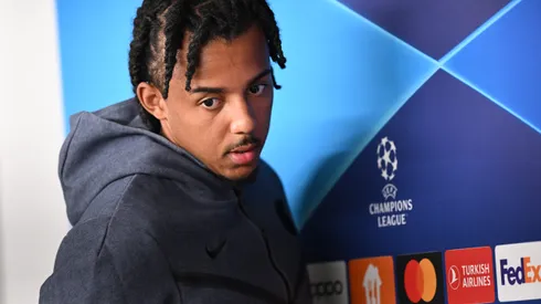 Koundé em jogo da Champions League. Foto: Stuart Franklin/Getty Images