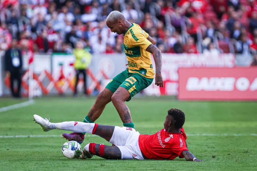 Corinthians atende António Oliveira e faz sondagem por destaque do Brasileirão. Foto: Maxi Franzoi/AGIF