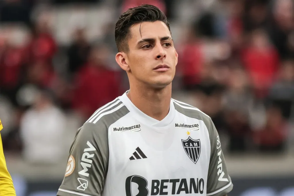 Pavón se aproxima do Grêmio. Foto: Robson Mafra/AGIF