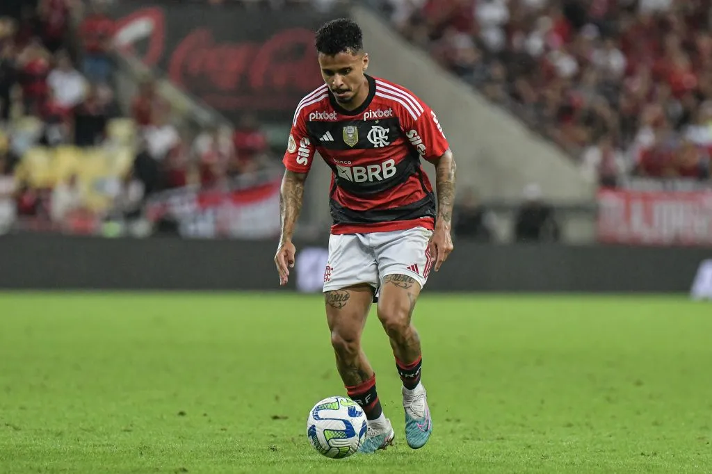 RJ – RIO DE JANEIRO – 13/08/2023 – BRASILEIRO A 2023, FLAMENGO X SAO PAULO – Allan jogador do Flamengo durante partida contra o Sao Paulo no estadio Maracana pelo campeonato Brasileiro A 2023. Foto: Thiago Ribeiro/AGIF