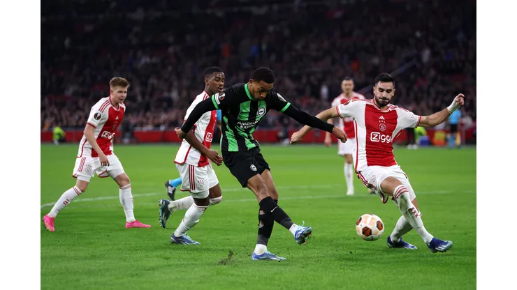 Ajax e Brighton durante confronto pela Liga Europa, na Johan Cruyff Arena (Foto: Dean Mouhtaropoulos/Getty Images)