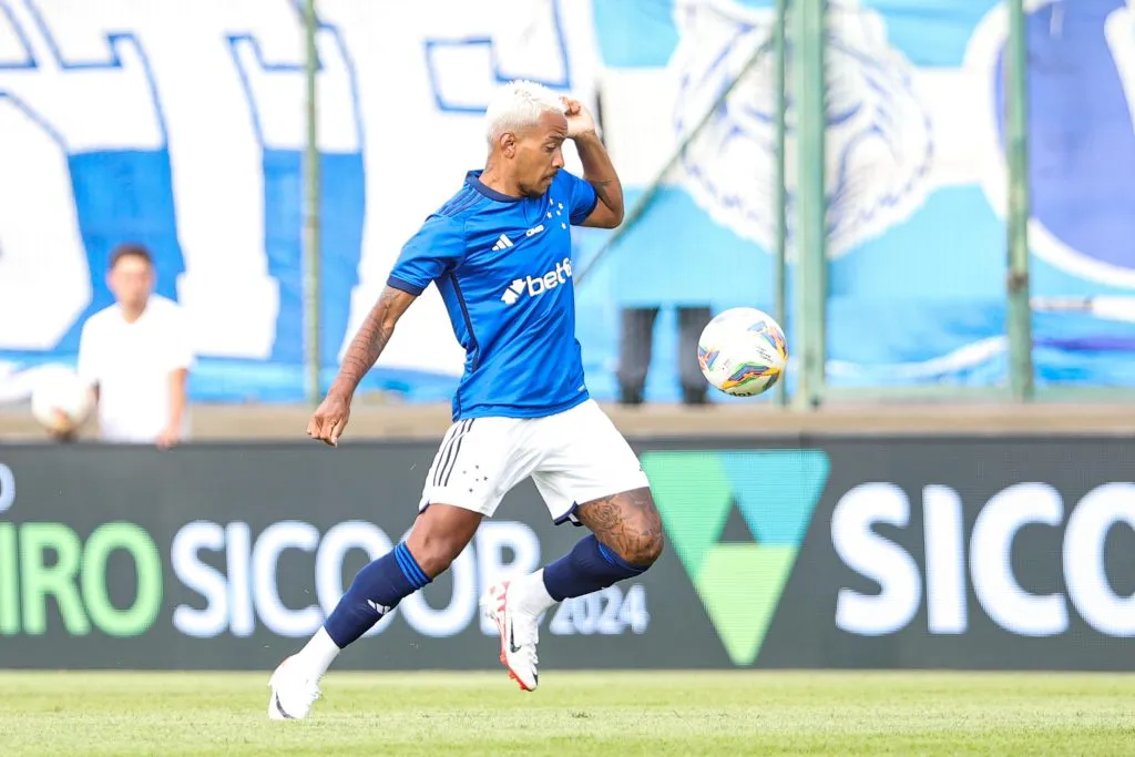 Meia quer ficar na Raposa. Foto: Gilson Lobo/AGIF