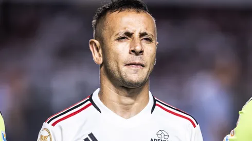 SP - SANTOS - 08/11/2023 - BRASILEIRO A 2023, SAO PAULO X BRAGANTINO - Rafinha jogador do Sao Paulo durante partida contra o Bragantino no estadio Vila Belmiro pelo campeonato Brasileiro A 2023. Foto: Abner Dourado/AGIF