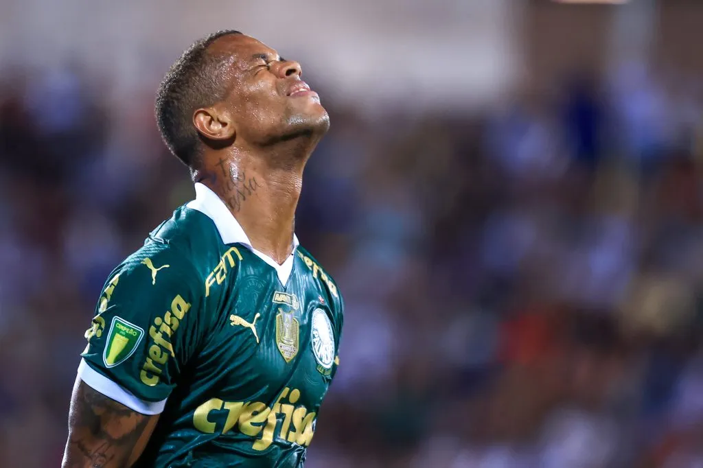 SP - SANTO ANDRE - 12/02/2024 - PAULISTA 2024, SANTO ANDRE X PALMEIRAS - Caio Paulista jogador do Palmeiras lamenta durante partida contra o Santo Andre no estadio Bruno Jose Daniel pelo campeonato Paulista 2024. Foto: Marcello Zambrana/AGIF