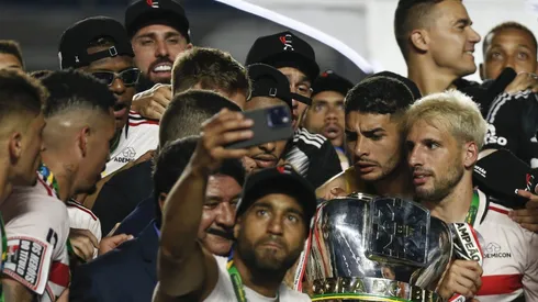 Titular do São Paulo decide deixar o clube e acerta com o Internacional. (Photo by Ricardo Moreira/Getty Images)