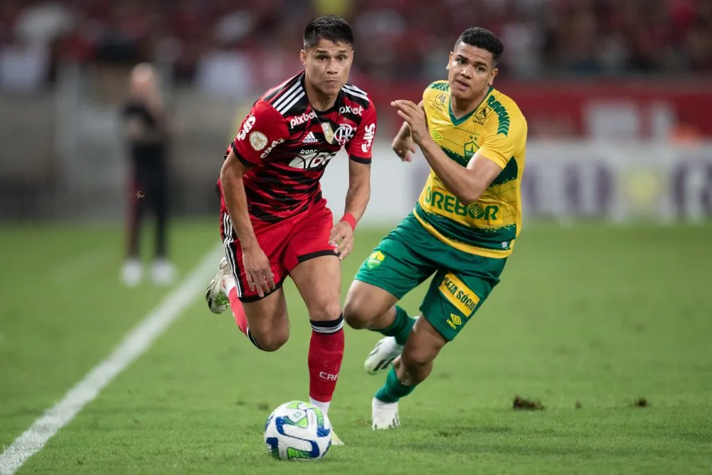 Lateral no duelo diante do Flamengo. Foto: Gil Gomes/AGIF